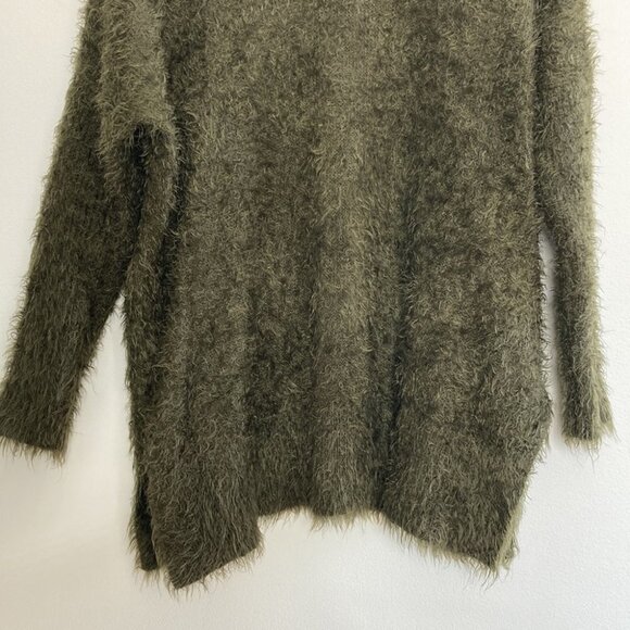 H&M Dark Green Fluffy Shaggy V Neck Sweater - Picture 3 of 7
